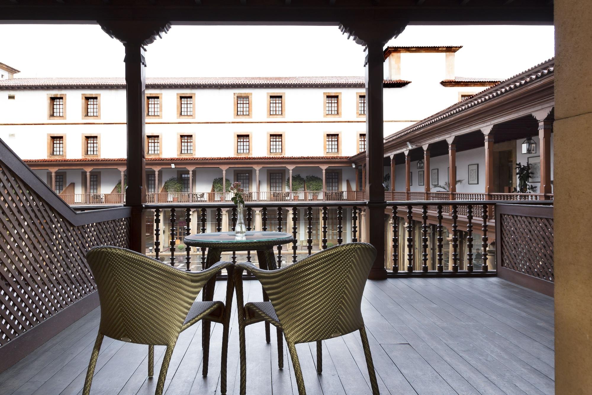 Eurostars Hotel De La Reconquista Oviedo Eksteriør bilde The hotel's patio