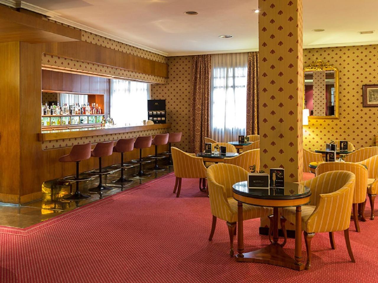 Eurostars Hotel De La Reconquista Oviedo Eksteriør bilde The bar at the hotel